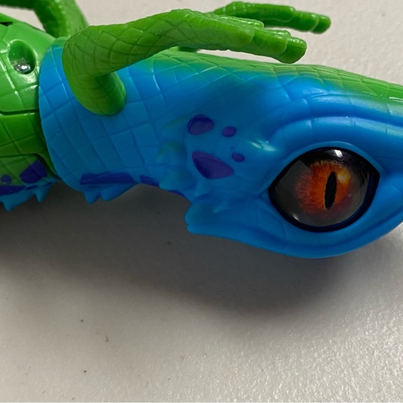 Robo Alive Lurking Lizard series - Blue and Green - Picture 14 of 14